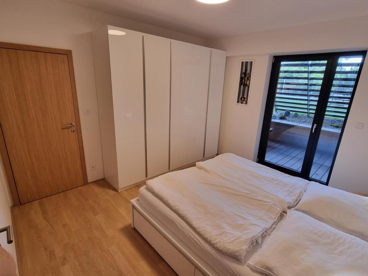 Apartamento Quiet 1-bedroom In A Basement Of New Praga